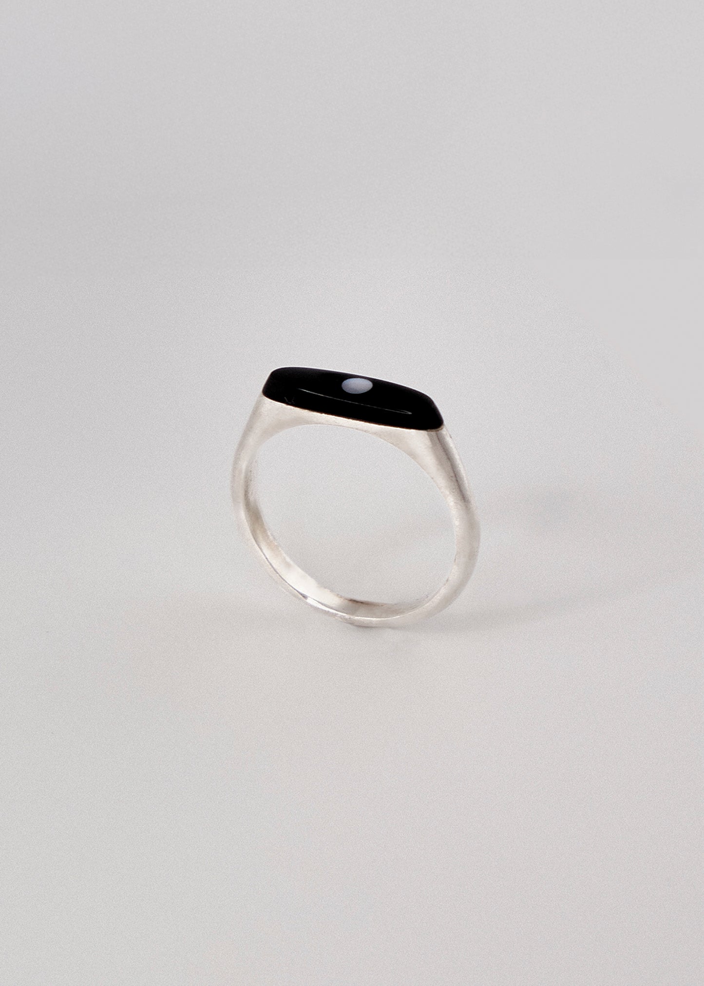 Domino Ring