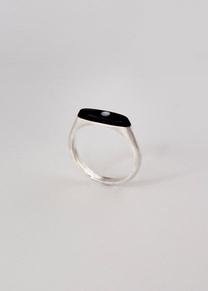 Domino Ring