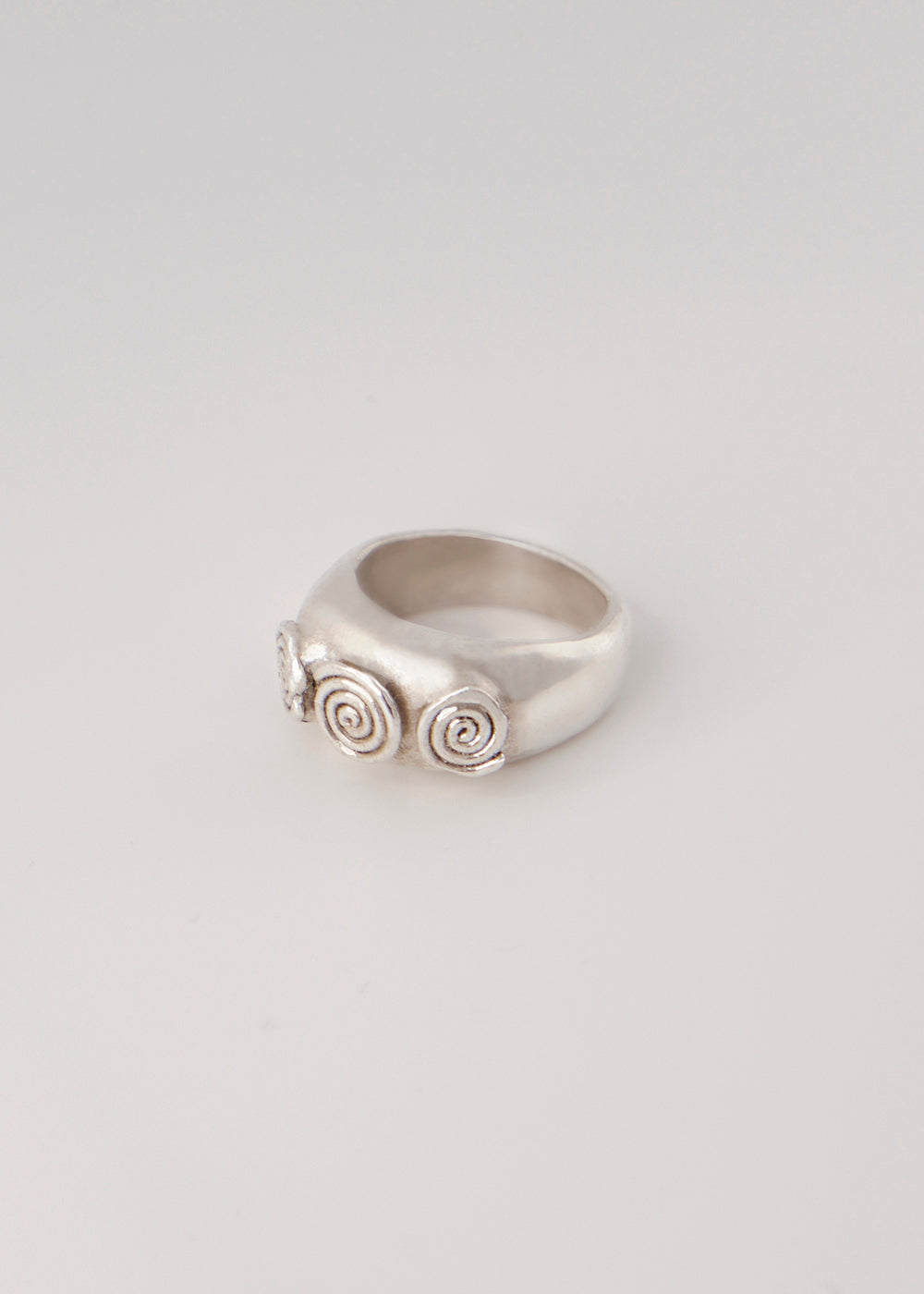 Anillo Tríada